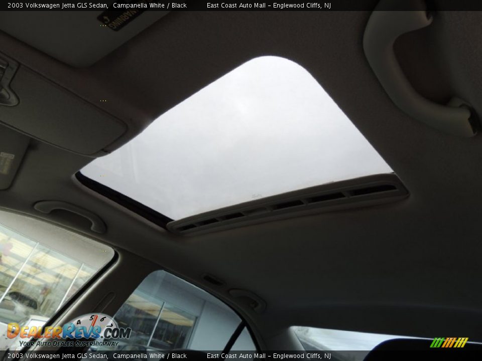 2003 Volkswagen Jetta GLS Sedan Campanella White / Black Photo #17