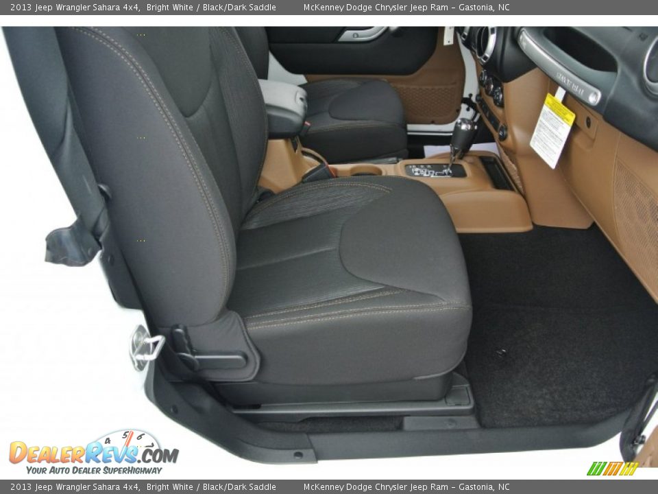 2013 Jeep Wrangler Sahara 4x4 Bright White / Black/Dark Saddle Photo #20