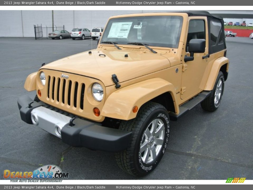 Front 3/4 View of 2013 Jeep Wrangler Sahara 4x4 Photo #2