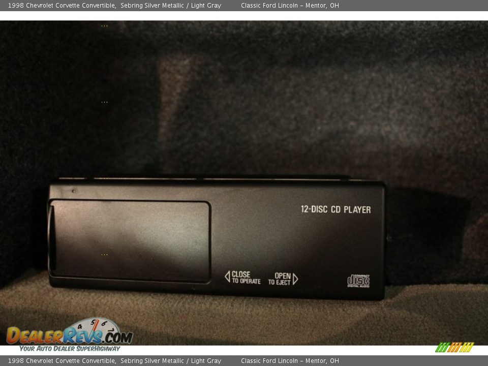 1998 Chevrolet Corvette Convertible Sebring Silver Metallic / Light Gray Photo #18