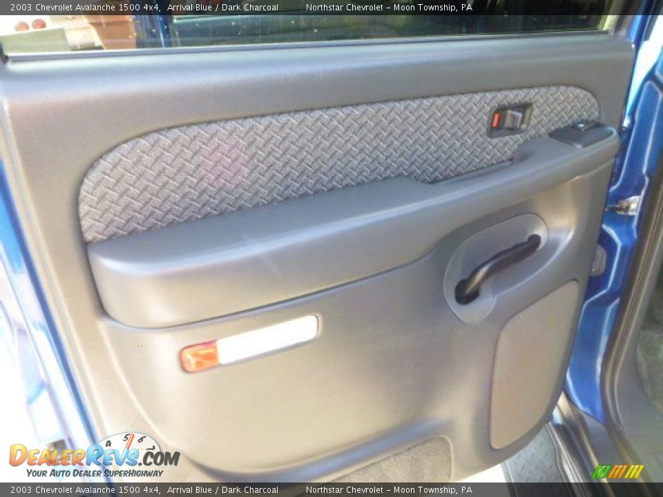 2003 Chevrolet Avalanche 1500 4x4 Arrival Blue / Dark Charcoal Photo #13