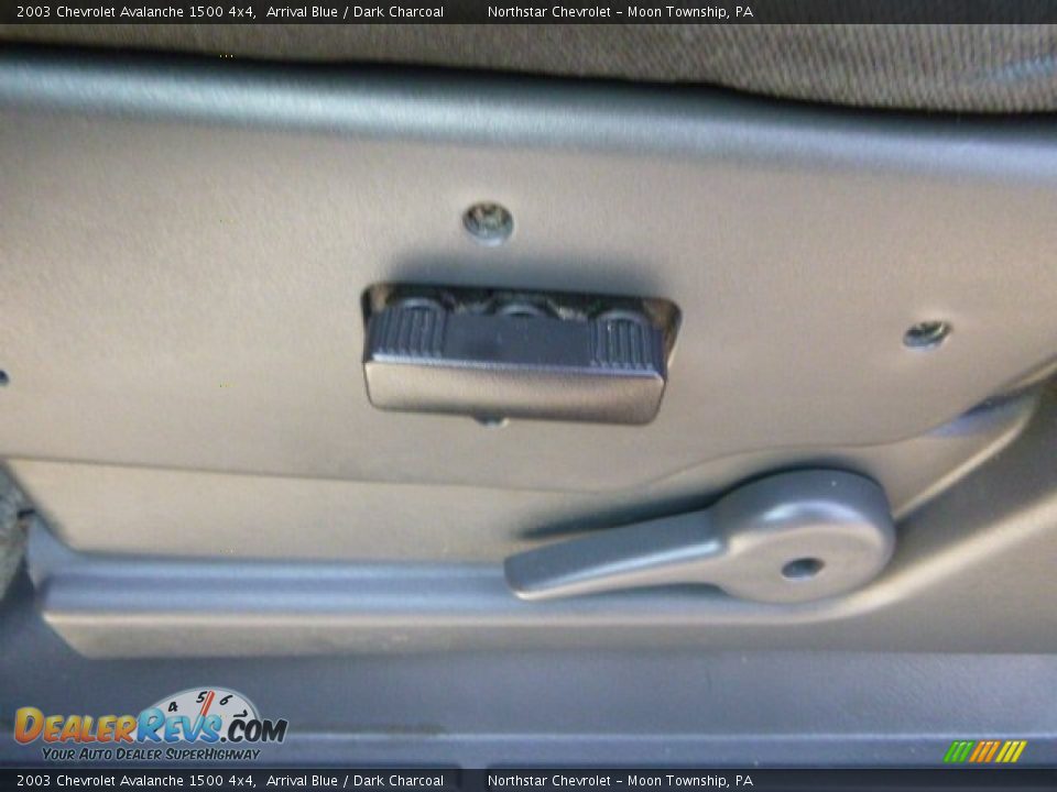 2003 Chevrolet Avalanche 1500 4x4 Arrival Blue / Dark Charcoal Photo #15