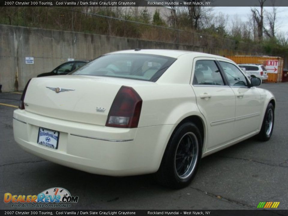 2007 Chrysler 300 Touring Cool Vanilla / Dark Slate Gray/Light Graystone Photo #4