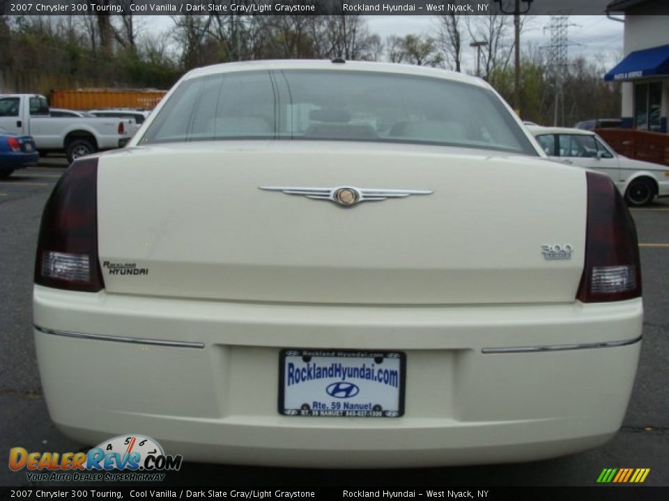 2007 Chrysler 300 Touring Cool Vanilla / Dark Slate Gray/Light Graystone Photo #5