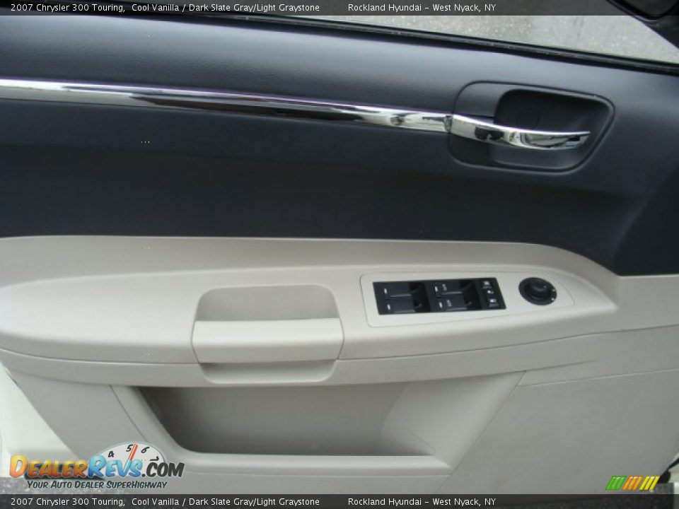 2007 Chrysler 300 Touring Cool Vanilla / Dark Slate Gray/Light Graystone Photo #7