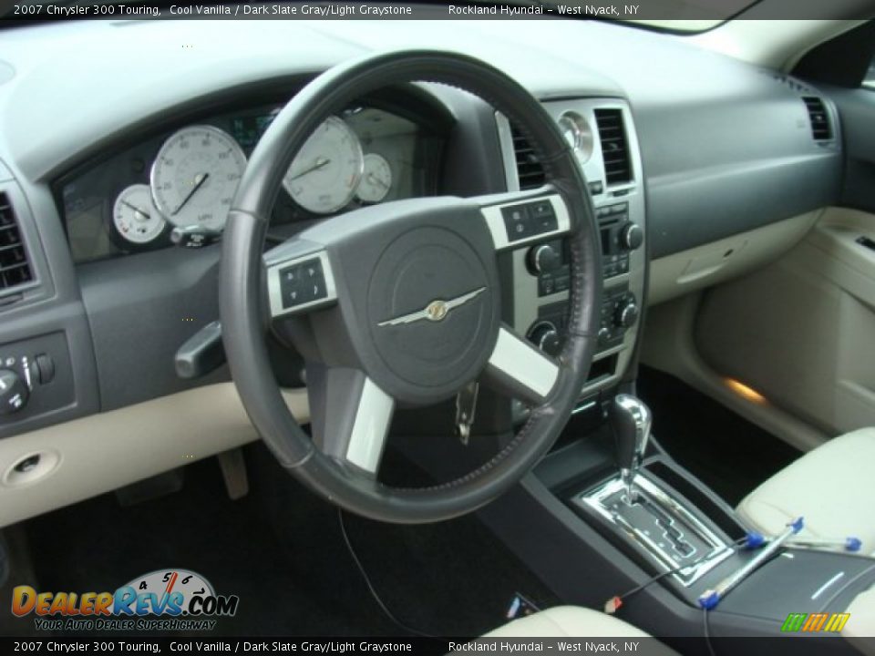 2007 Chrysler 300 Touring Cool Vanilla / Dark Slate Gray/Light Graystone Photo #9