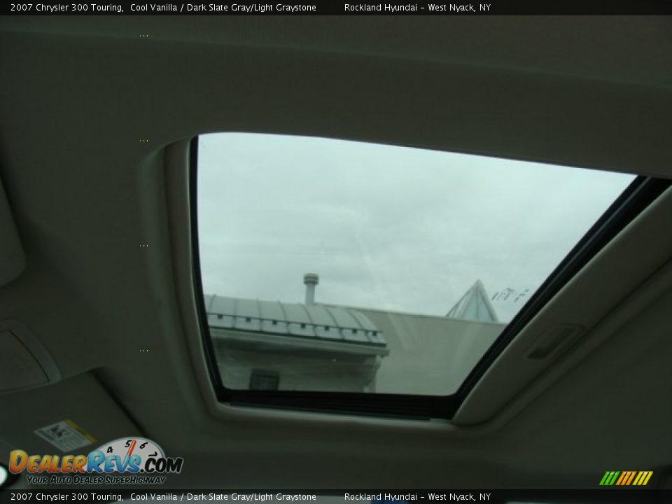 2007 Chrysler 300 Touring Cool Vanilla / Dark Slate Gray/Light Graystone Photo #11