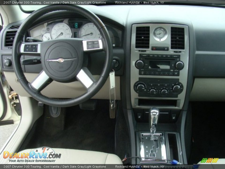 2007 Chrysler 300 Touring Cool Vanilla / Dark Slate Gray/Light Graystone Photo #12