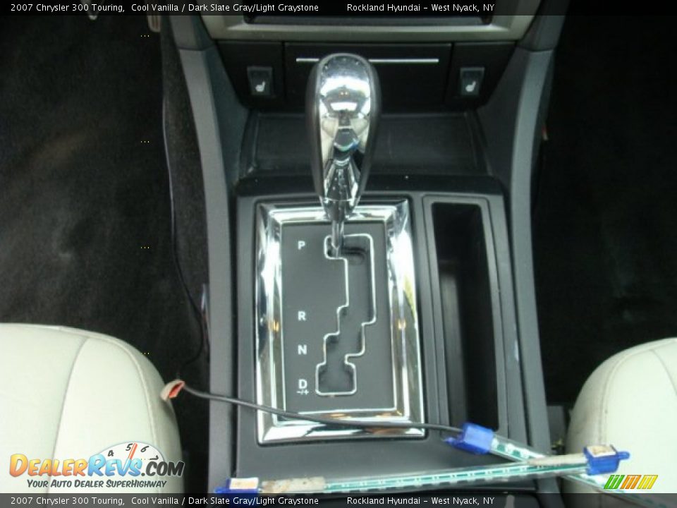 2007 Chrysler 300 Touring Cool Vanilla / Dark Slate Gray/Light Graystone Photo #18