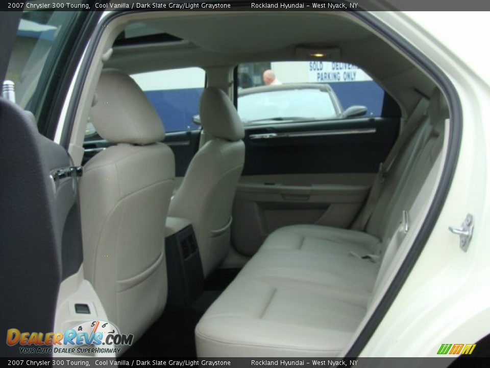 2007 Chrysler 300 Touring Cool Vanilla / Dark Slate Gray/Light Graystone Photo #19