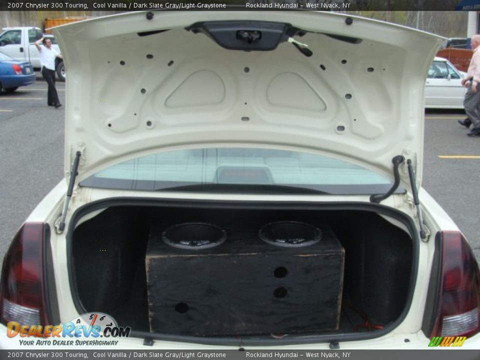 2007 Chrysler 300 Touring Cool Vanilla / Dark Slate Gray/Light Graystone Photo #20