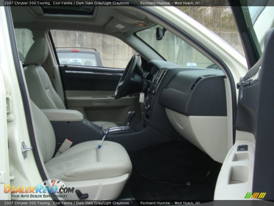 2007 Chrysler 300 Touring Cool Vanilla / Dark Slate Gray/Light Graystone Photo #25