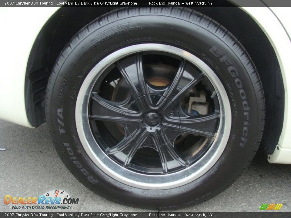 2007 Chrysler 300 Touring Cool Vanilla / Dark Slate Gray/Light Graystone Photo #26