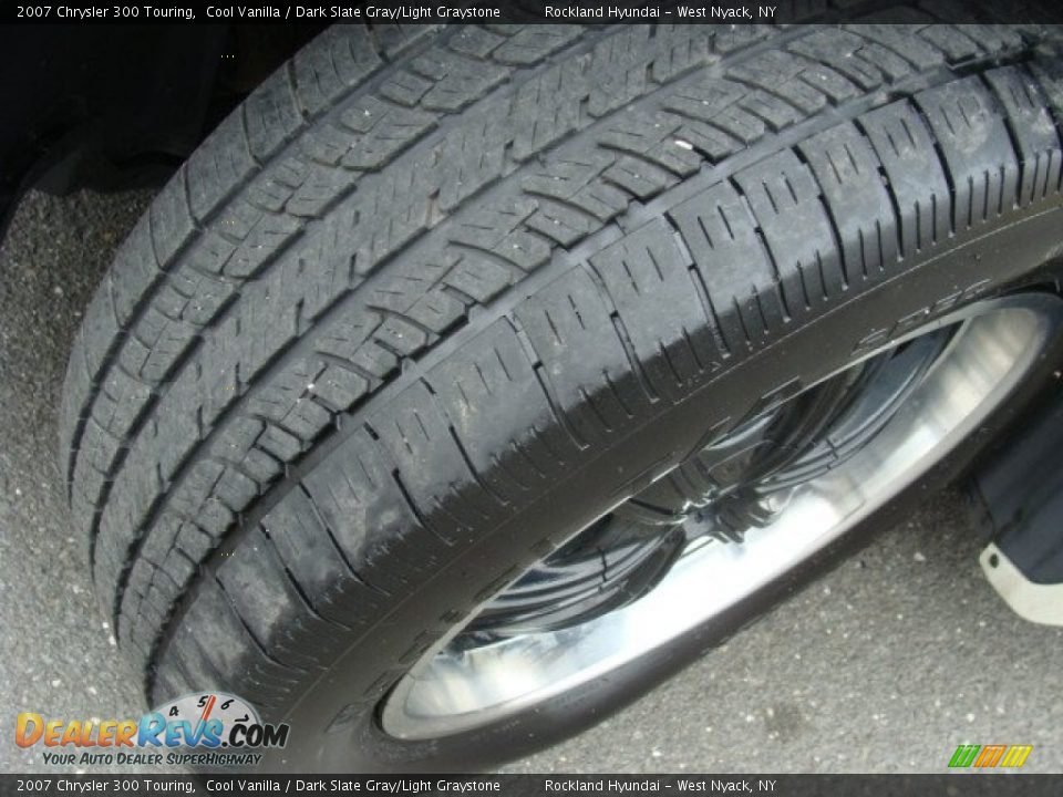 2007 Chrysler 300 Touring Cool Vanilla / Dark Slate Gray/Light Graystone Photo #27