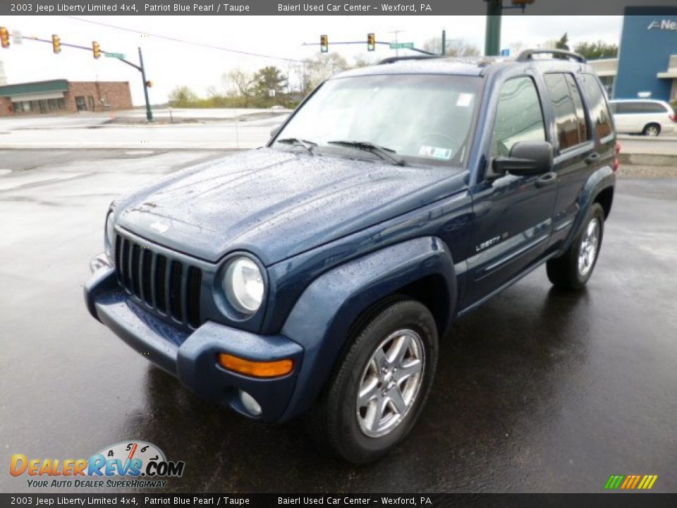Front 3/4 View of 2003 Jeep Liberty Limited 4x4 Photo #3