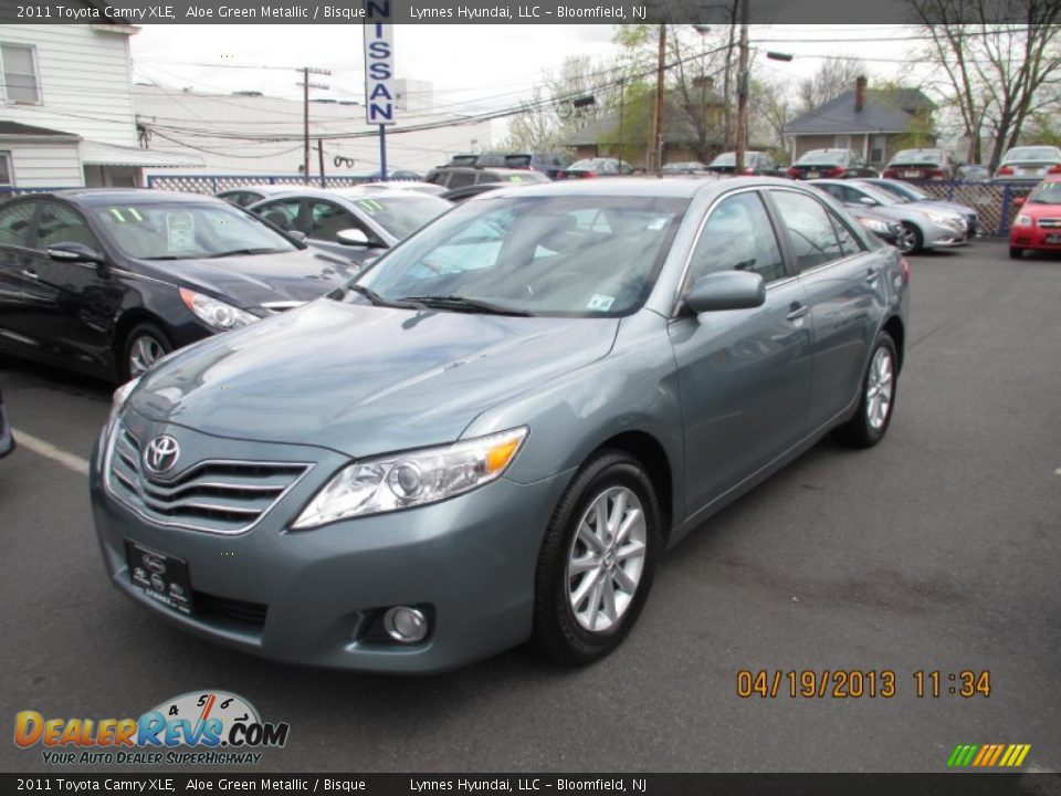 2011 Toyota Camry XLE Aloe Green Metallic / Bisque Photo #2