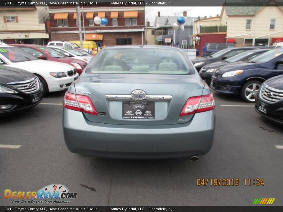 2011 Toyota Camry XLE Aloe Green Metallic / Bisque Photo #4