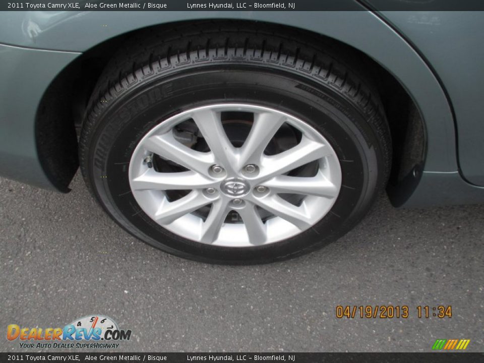 2011 Toyota Camry XLE Aloe Green Metallic / Bisque Photo #7