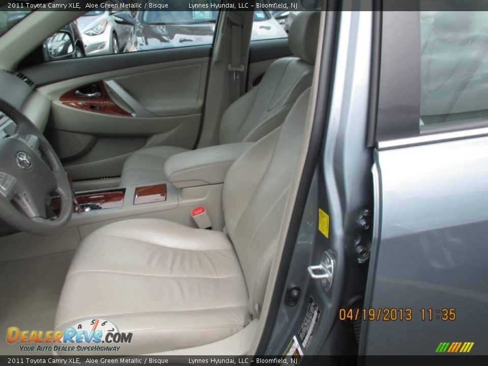 2011 Toyota Camry XLE Aloe Green Metallic / Bisque Photo #8