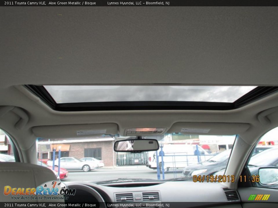 2011 Toyota Camry XLE Aloe Green Metallic / Bisque Photo #11