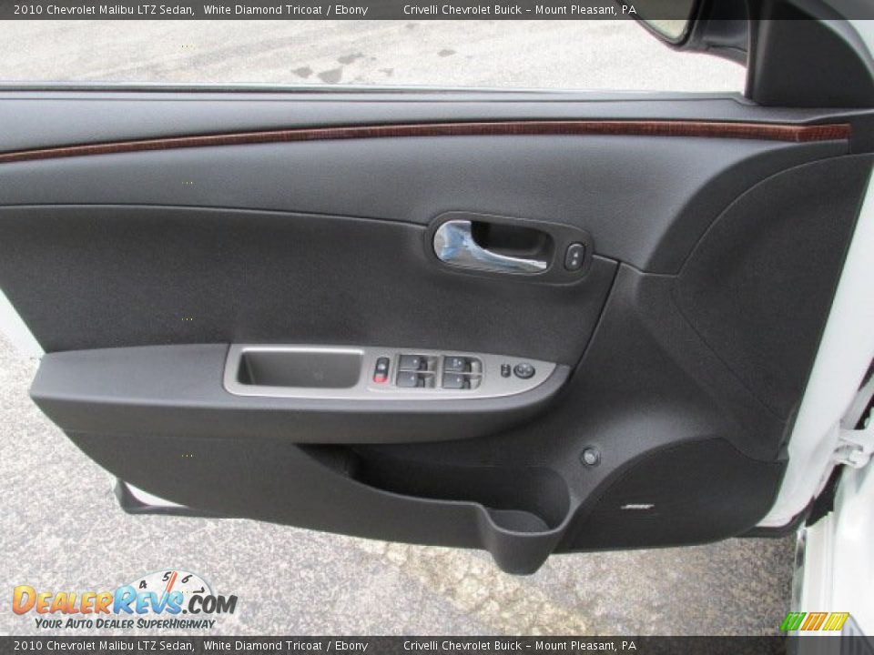 2010 Chevrolet Malibu LTZ Sedan White Diamond Tricoat / Ebony Photo #16