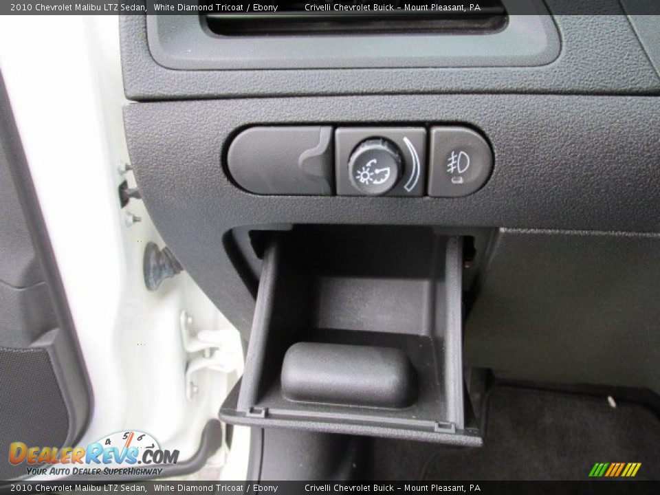 2010 Chevrolet Malibu LTZ Sedan White Diamond Tricoat / Ebony Photo #18