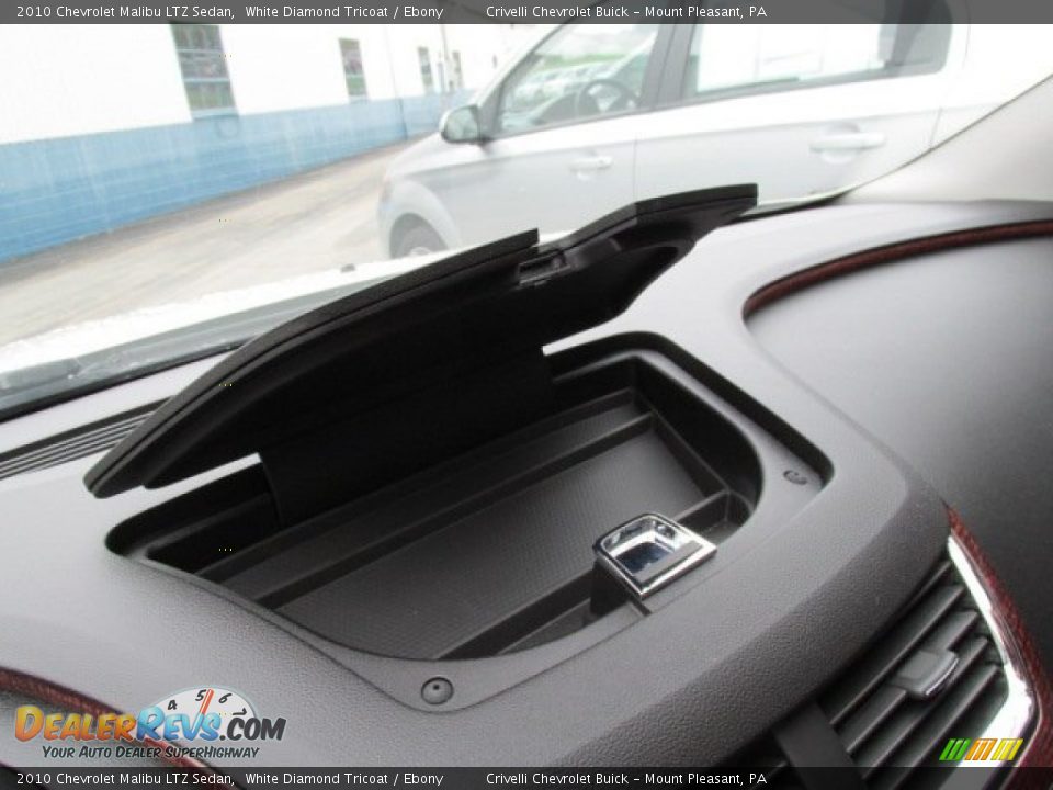 2010 Chevrolet Malibu LTZ Sedan White Diamond Tricoat / Ebony Photo #25