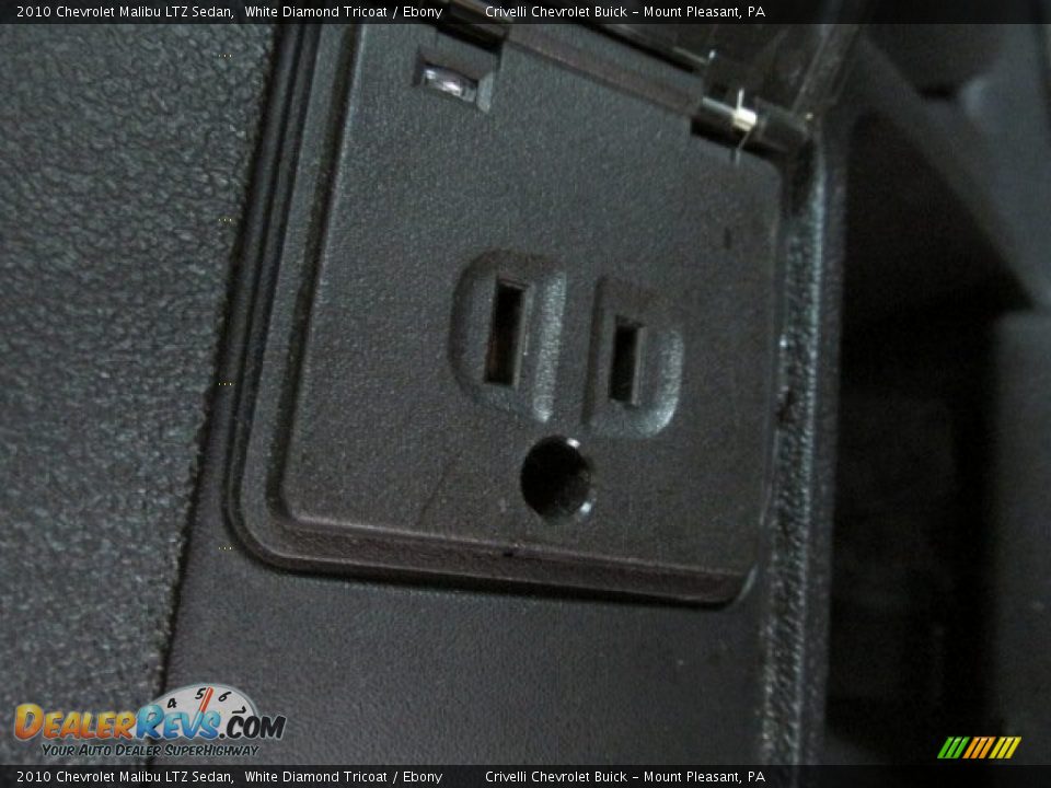 2010 Chevrolet Malibu LTZ Sedan White Diamond Tricoat / Ebony Photo #31