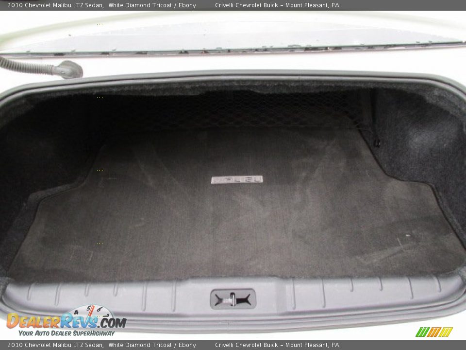 2010 Chevrolet Malibu LTZ Sedan White Diamond Tricoat / Ebony Photo #32