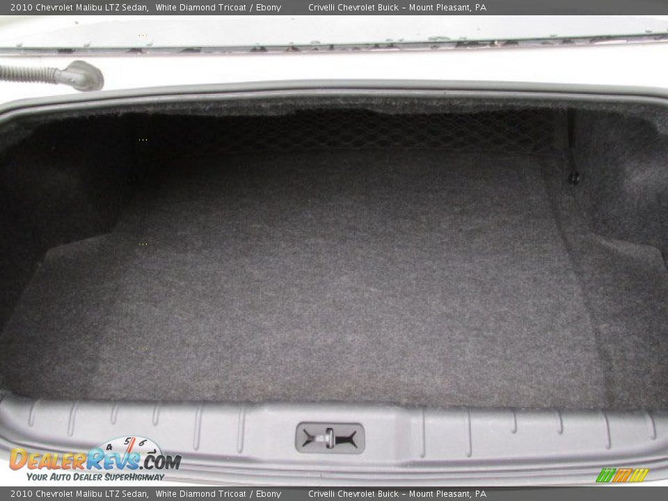 2010 Chevrolet Malibu LTZ Sedan White Diamond Tricoat / Ebony Photo #33