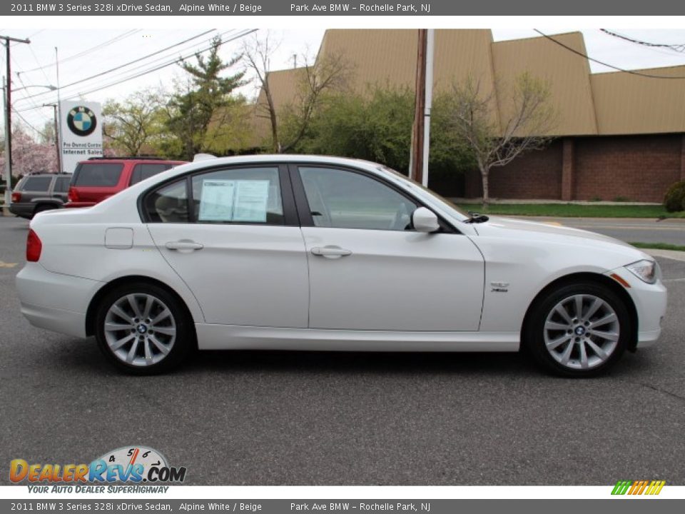 2011 BMW 3 Series 328i xDrive Sedan Alpine White / Beige Photo #4