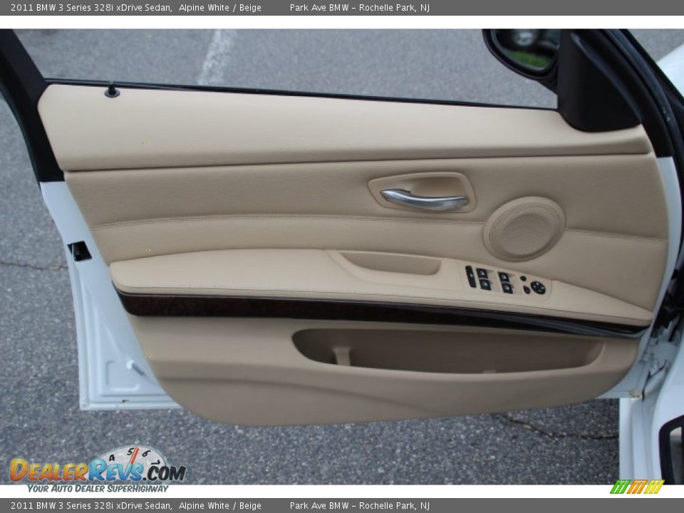 2011 BMW 3 Series 328i xDrive Sedan Alpine White / Beige Photo #9