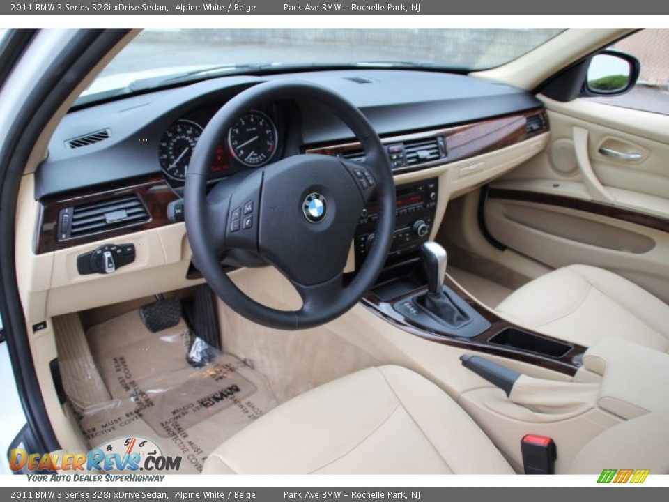 2011 BMW 3 Series 328i xDrive Sedan Alpine White / Beige Photo #10
