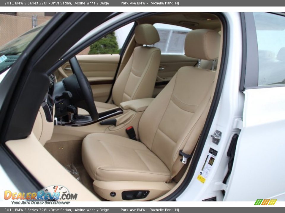 2011 BMW 3 Series 328i xDrive Sedan Alpine White / Beige Photo #12
