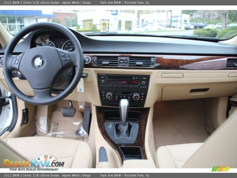 2011 BMW 3 Series 328i xDrive Sedan Alpine White / Beige Photo #13