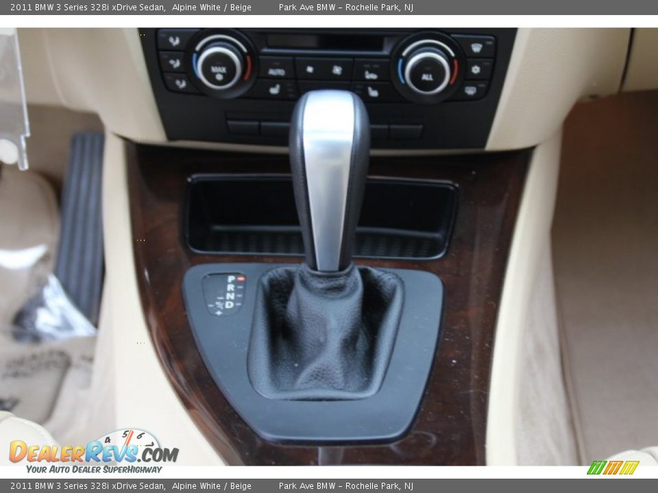 2011 BMW 3 Series 328i xDrive Sedan Alpine White / Beige Photo #15