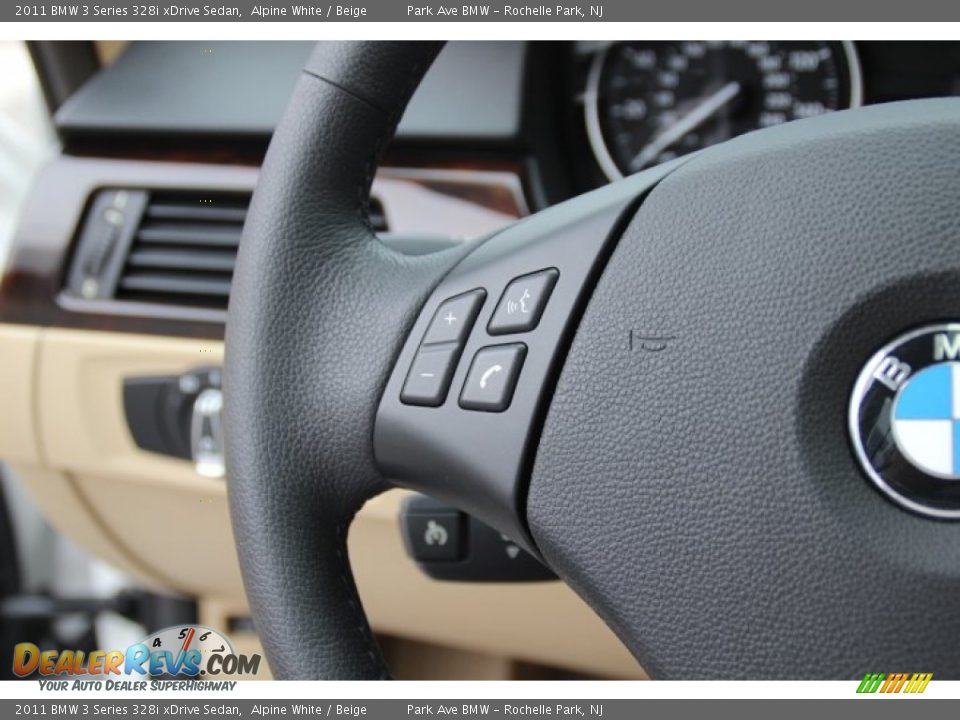 2011 BMW 3 Series 328i xDrive Sedan Alpine White / Beige Photo #17