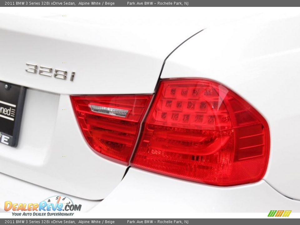 2011 BMW 3 Series 328i xDrive Sedan Alpine White / Beige Photo #22