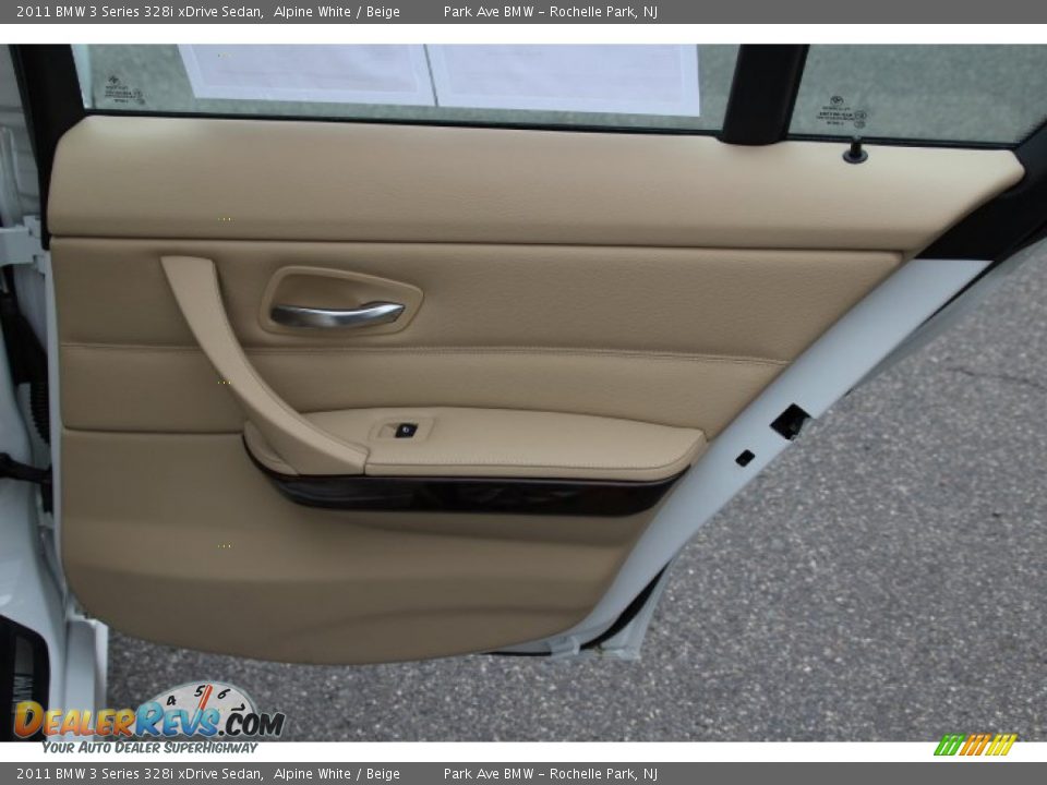 2011 BMW 3 Series 328i xDrive Sedan Alpine White / Beige Photo #23