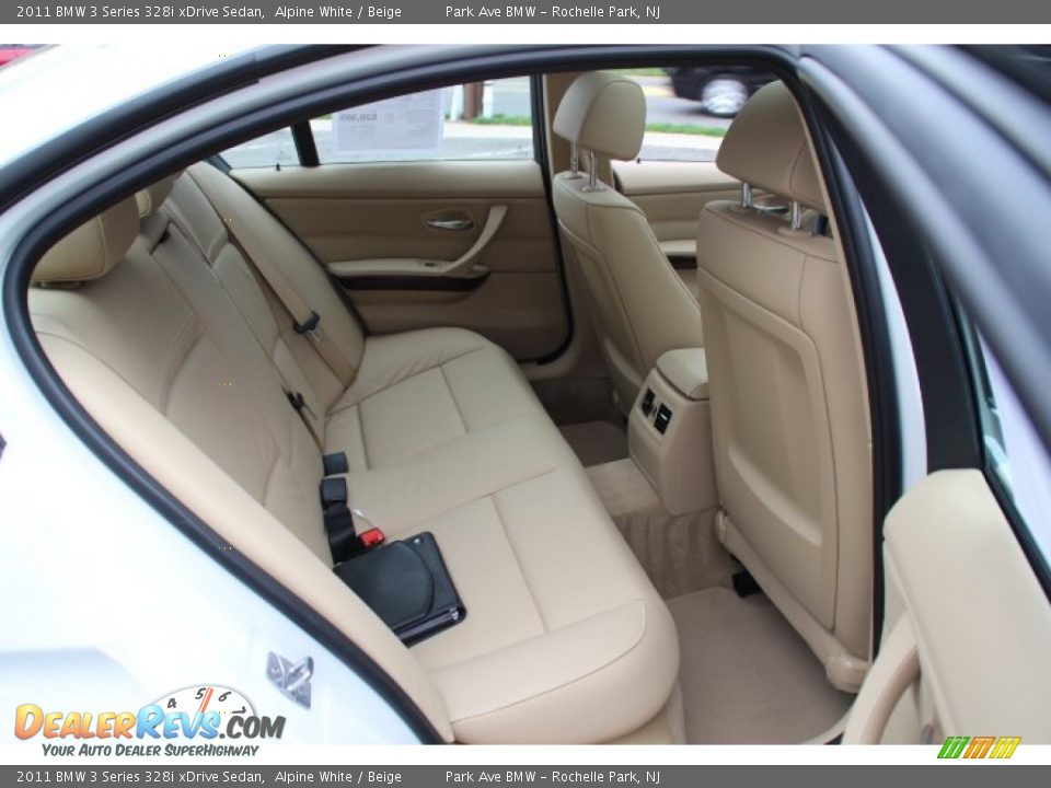2011 BMW 3 Series 328i xDrive Sedan Alpine White / Beige Photo #24