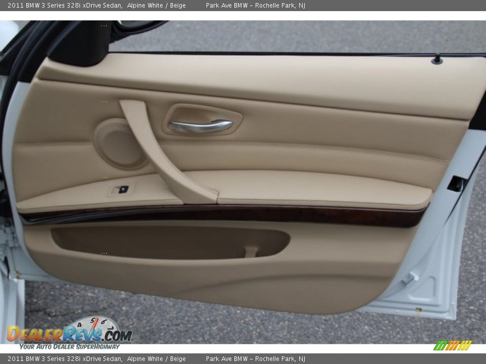2011 BMW 3 Series 328i xDrive Sedan Alpine White / Beige Photo #25