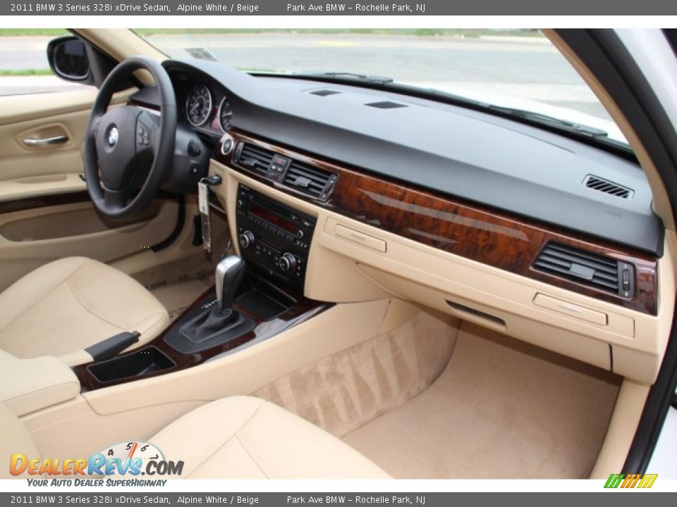 2011 BMW 3 Series 328i xDrive Sedan Alpine White / Beige Photo #26