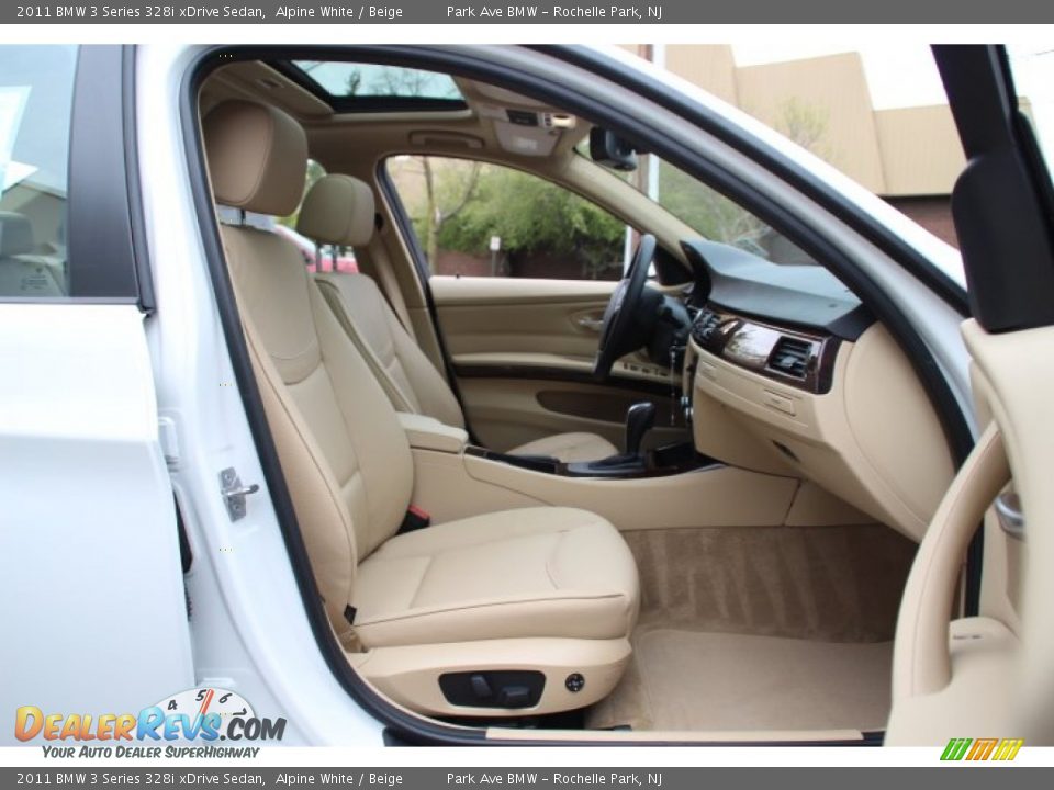 2011 BMW 3 Series 328i xDrive Sedan Alpine White / Beige Photo #27