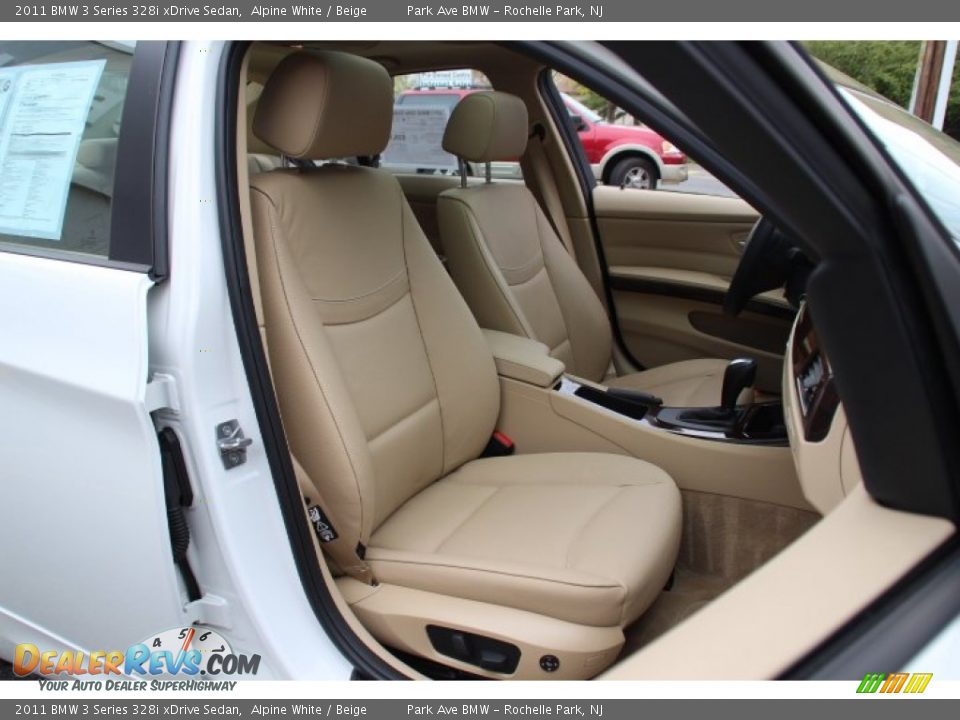 2011 BMW 3 Series 328i xDrive Sedan Alpine White / Beige Photo #28