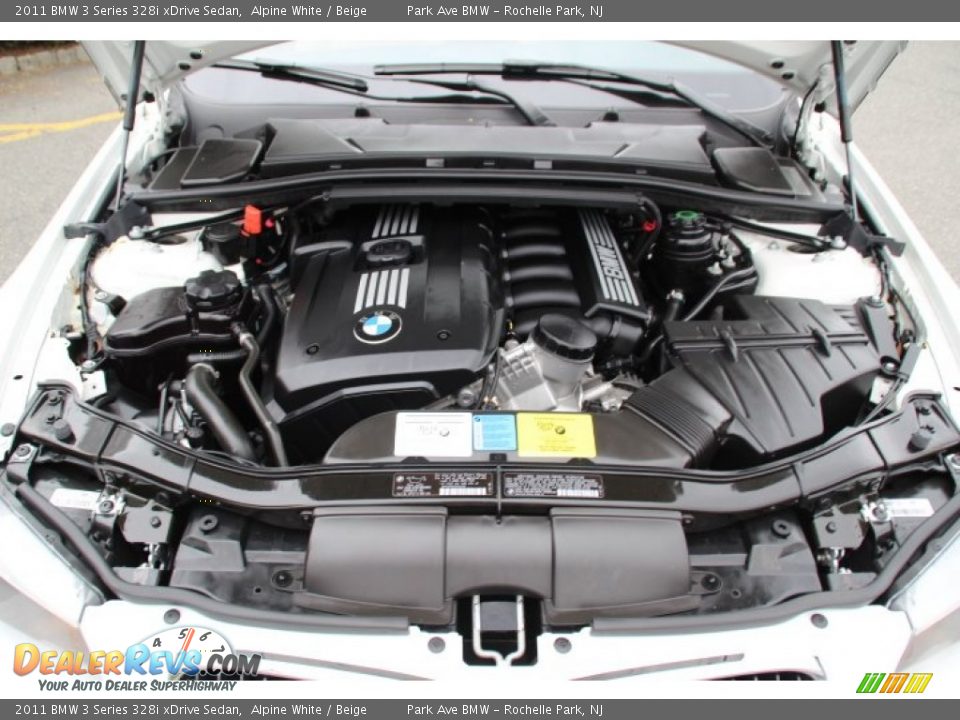 2011 BMW 3 Series 328i xDrive Sedan Alpine White / Beige Photo #29