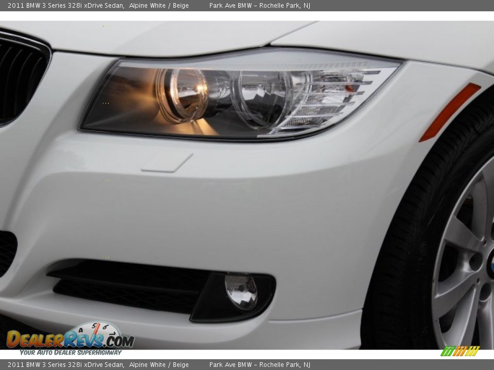 2011 BMW 3 Series 328i xDrive Sedan Alpine White / Beige Photo #30