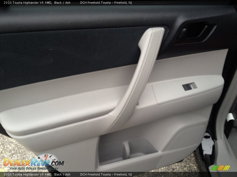 2010 Toyota Highlander V6 4WD Black / Ash Photo #9