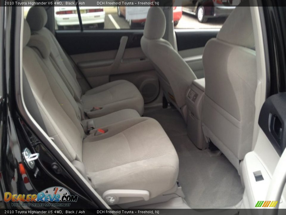 2010 Toyota Highlander V6 4WD Black / Ash Photo #21