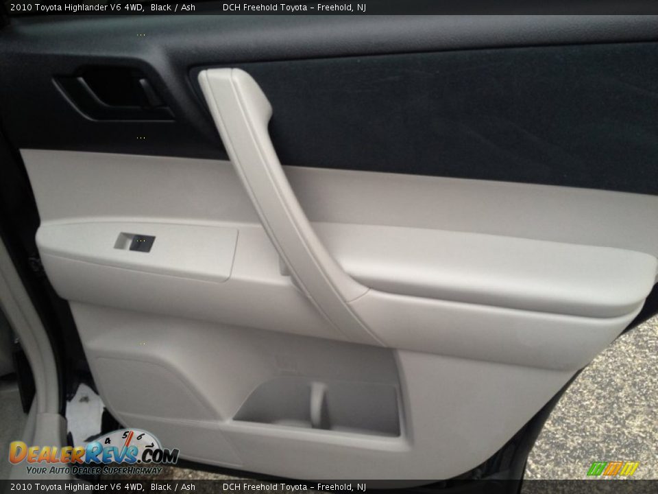 2010 Toyota Highlander V6 4WD Black / Ash Photo #22