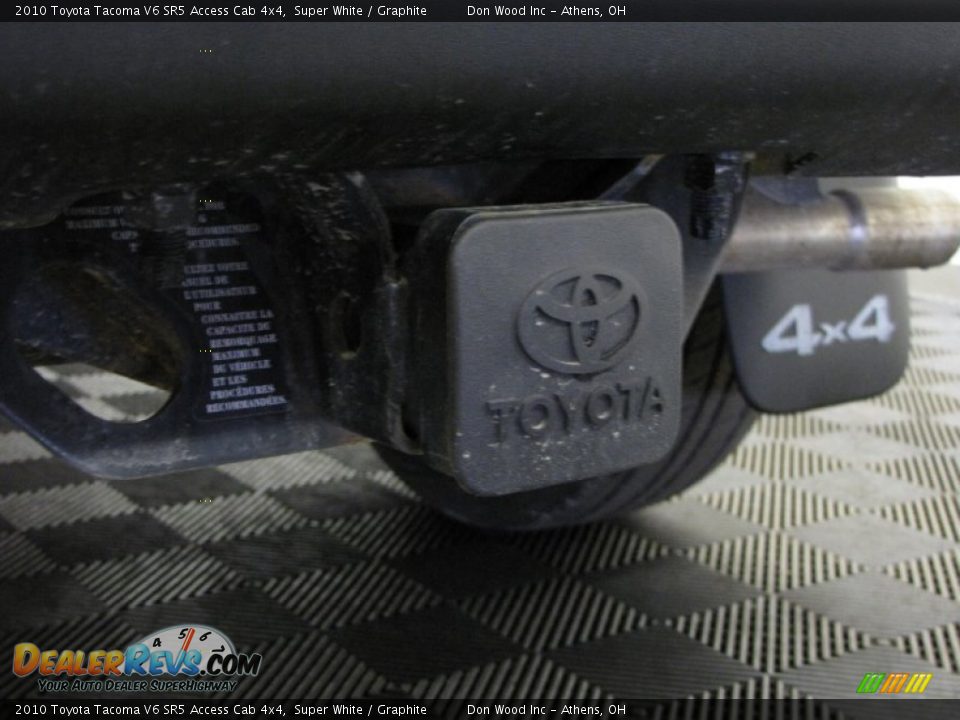 2010 Toyota Tacoma V6 SR5 Access Cab 4x4 Super White / Graphite Photo #8